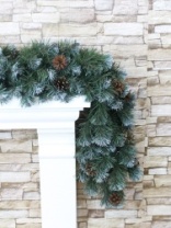 Гирлянда еловая 'Рождественская 29' 270 см зеленая заснеженная с шишками